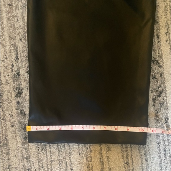 Icône
Vegan-leather pleated wide-leg pant women’s size large (like new) - Picture 4 of 9